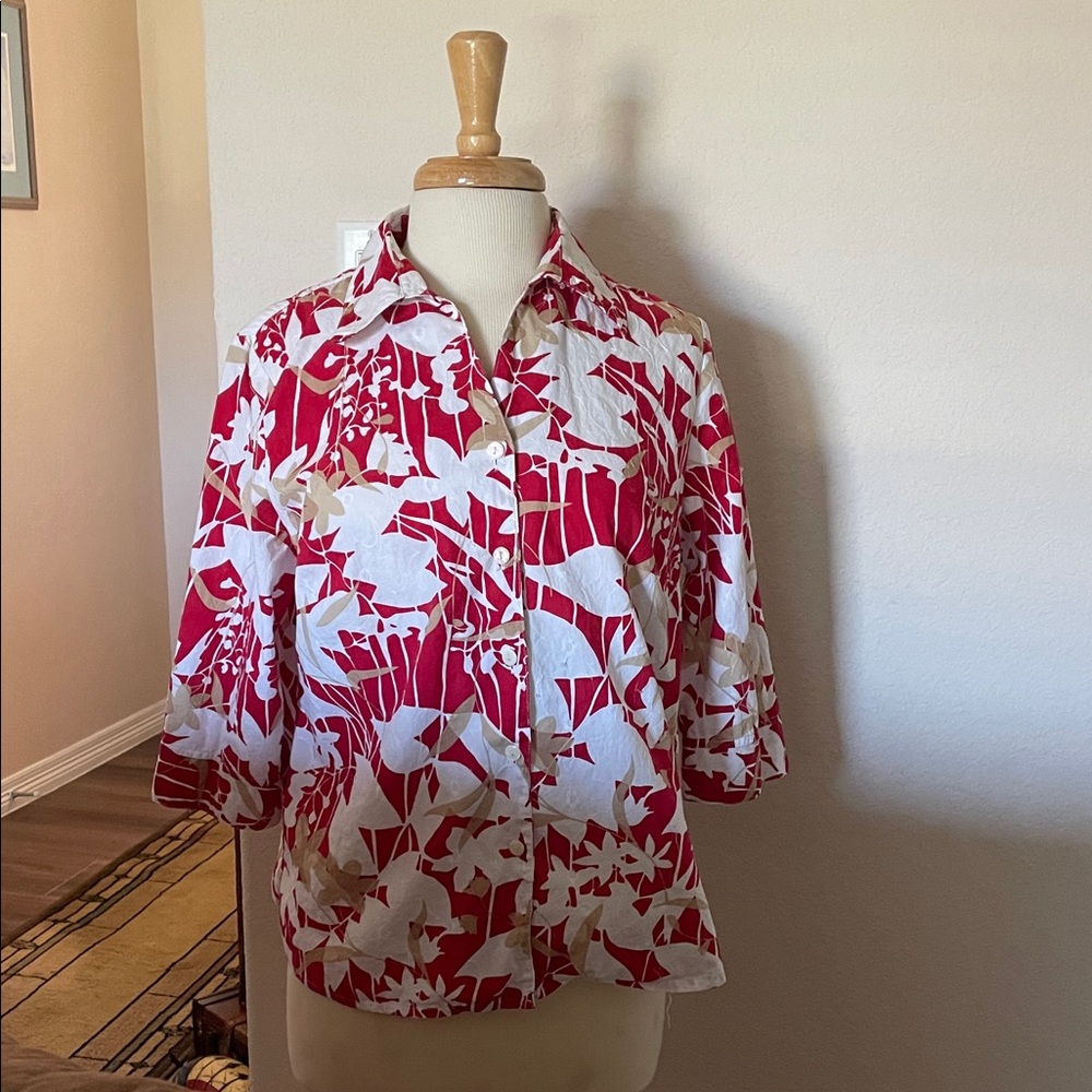 Kim Rodger’s Red and White Floral Button-Up Shirt 12P